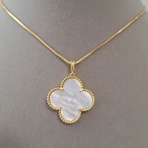 Elegant Gold and White Clover Necklace